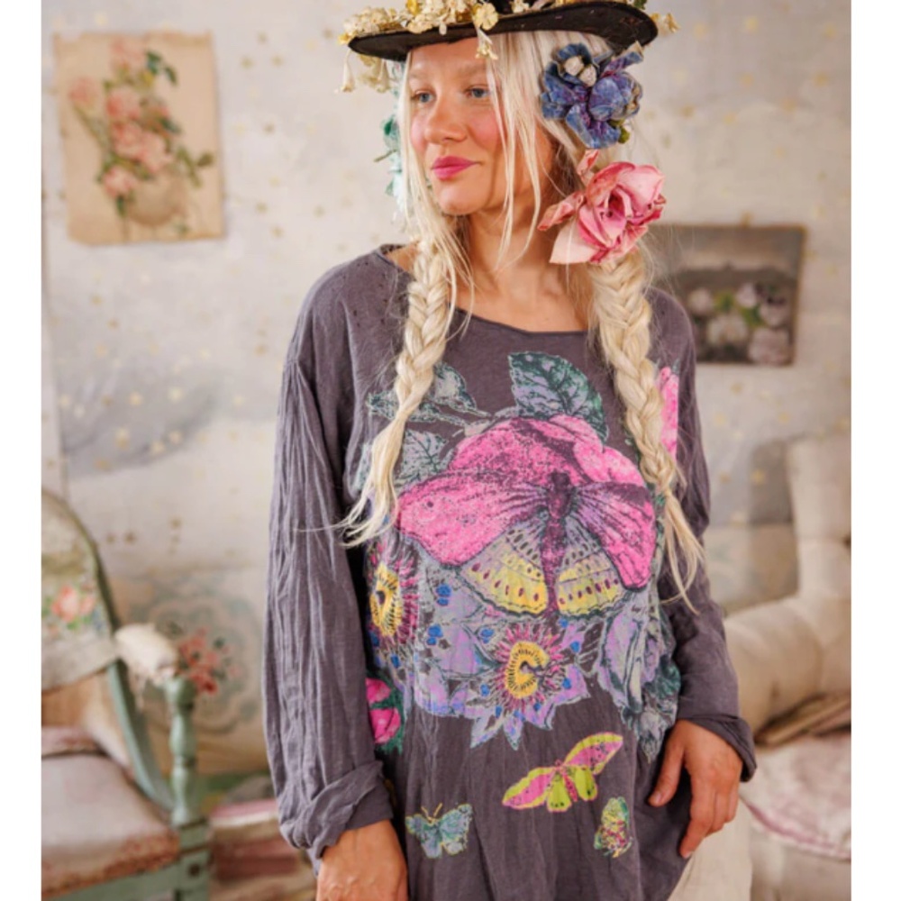 Magnolia Pearl Flor De La Pasion Viggo Tee